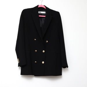 Black Zara oversized double breasted blazer, with shoulder pads. Size Medium.